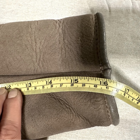 Women’s (genuine) Shearling Coat - Picture 9 of 11